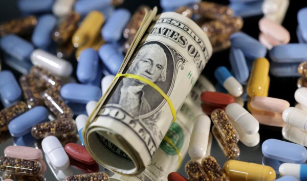 Tổng thống Trump áp thuế đến 100% với một số dược phẩm nhập khẩu