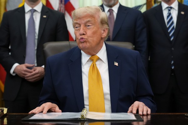 Tổng thống Trump dọa không giúp NATO khi cần