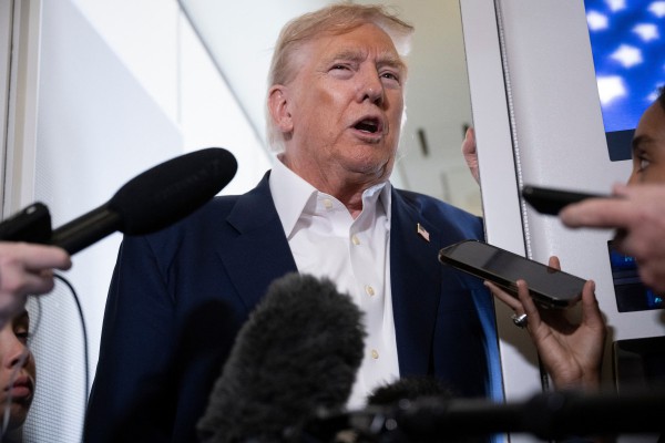 Tổng thống Trump kể lý do bất hòa với tỉ phú Jeffrey Epstein Tổng thống Trump kể lý do bất hòa với tỉ phú Jeffrey Epstein