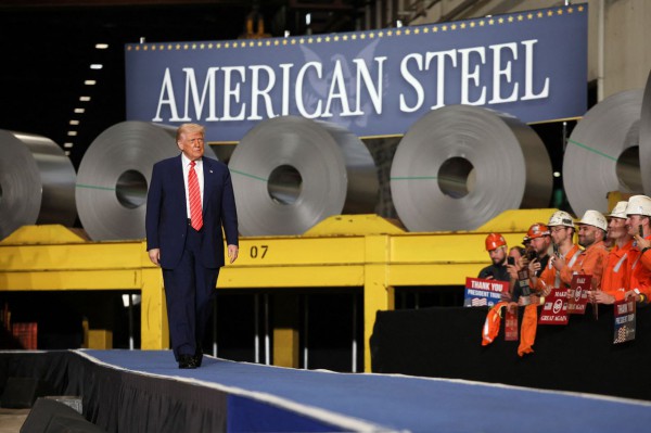 Tổng thống Trump ký sắc lệnh sửa đổi thuế quan một số hàng nhập khẩu