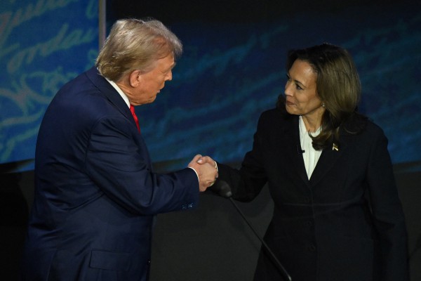 Tổng thống Trump rút quyền được Mật vụ Mỹ bảo vệ của bà Kamala Harris? Tổng thống Trump rút quyền được Mật vụ Mỹ bảo vệ của bà Kamala Harris?