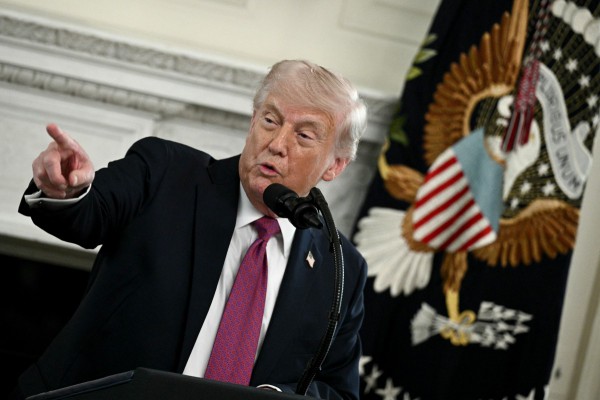 Tổng thống Trump vừa gia hạn lệnh ngừng bắn với Iran