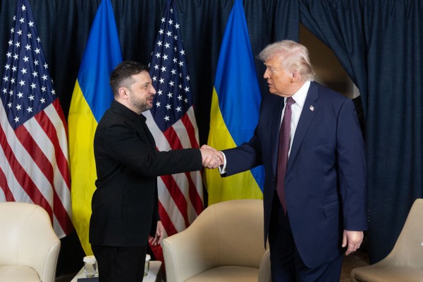 Tổng thống Zelensky tiết lộ sắp có cuộc gặp 3 bên Mỹ - Nga - Ukraine