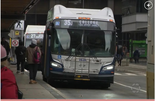 Trộm xe buýt nhưng lại đón trả khách nghiêm chỉnh