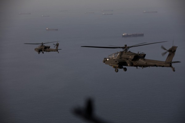 Trực thăng AH-64 Apache của quân đội Mỹ rơi gần eo biển Hormuz Trực thăng AH-64 Apache của quân đội Mỹ rơi gần eo biển Hormuz