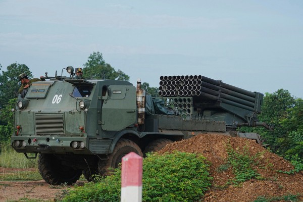 Trung Quốc bác bỏ chuyện gửi vũ khí cho Campuchia lúc giao tranh với Thái Lan Trung Quốc bác bỏ chuyện gửi vũ khí cho Campuchia lúc giao tranh với Thái Lan