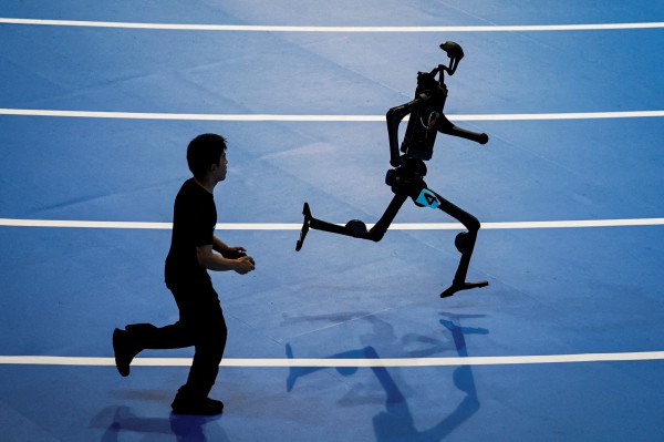 Trung Quốc cảnh báo 'vỡ bong bóng' ngành robot hình người Trung Quốc cảnh báo 'vỡ bong bóng' ngành robot hình người