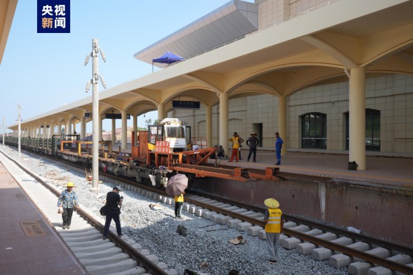 Trung Quốc hoàn tất lắp ray đoạn đường sắt cao tốc tới biên giới Việt – Trung