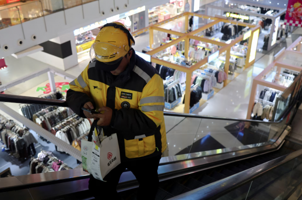 Trung Quốc phá đường dây 'cửa hàng ma' cực lớn nhờ một chiếc bánh kem