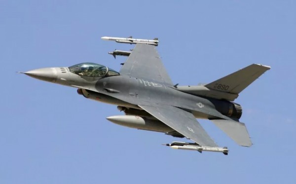 Ukraine cần tới 100 tiêm kích F-16 để đẩy lùi Nga