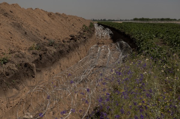 Ukraine đang xây dựng số công trình lớn kỷ lục để đối phó Nga? Ukraine đang xây dựng số công trình lớn kỷ lục để đối phó Nga?
