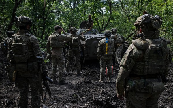 Ukraine loay hoay tìm cách vượt bãi mìn và đối phó trực thăng sát thủ của Nga