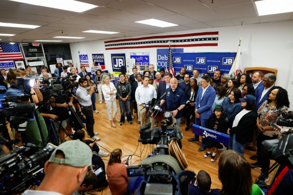 Vì sao hàng chục nhà lập pháp đảng Dân chủ rời khỏi bang Texas? Vì sao hàng chục nhà lập pháp đảng Dân chủ rời khỏi bang Texas?