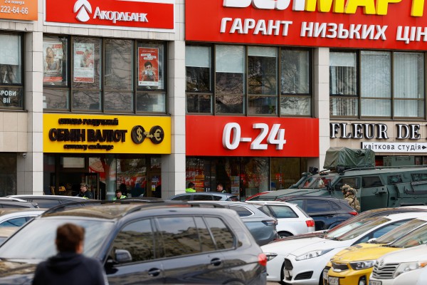 Xả súng chết người tại Kyiv, nghi phạm đang cố thủ trong siêu thị