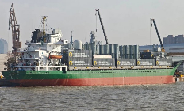 Xuất hiện tàu chở hàng Trung Quốc chất đầy bệ phóng tên lửa Xuất hiện tàu chở hàng Trung Quốc chất đầy bệ phóng tên lửa