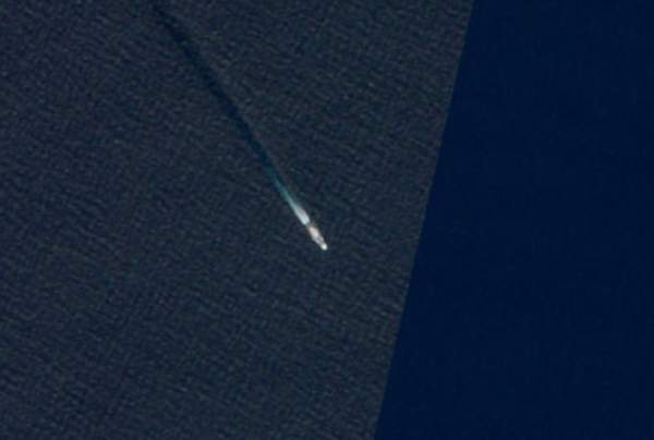 Ảnh vệ tinh chụp được đội tàu Mỹ có ‘tàu ma’ gần Venezuela