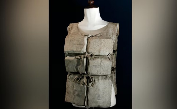 Áo phao của người sống sót trong thảm kịch Titanic được giá 23 tỉ đồng