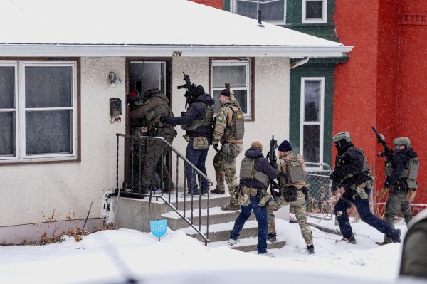 Đặc vụ Mỹ gây tranh cãi sau vụ vào nhà bắt người tại Minnesota