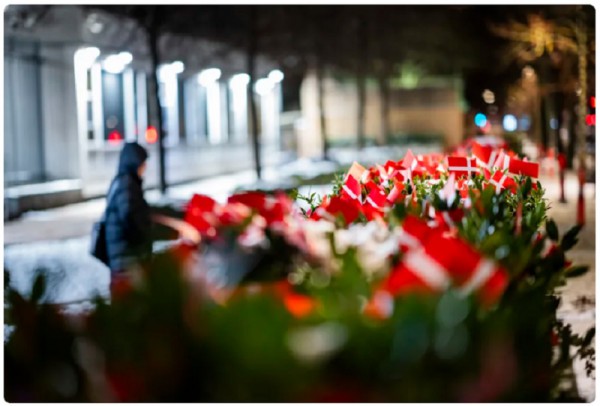 Đại sứ quán Mỹ gỡ cờ tưởng niệm, cựu chiến binh Đan Mạch nổi giận Đại sứ quán Mỹ gỡ cờ tưởng niệm, cựu chiến binh Đan Mạch nổi giận