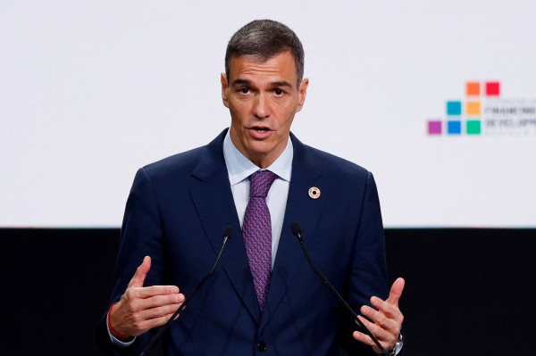 Đảng cầm quyền Tây Ban Nha cấm thành viên mua dâm Đảng cầm quyền Tây Ban Nha cấm thành viên mua dâm