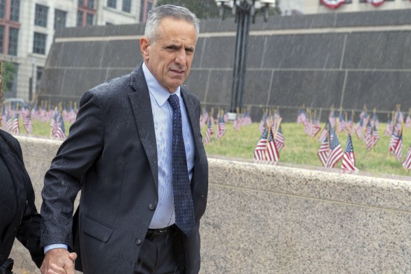 Đô đốc về hưu Hải quân Mỹ lãnh án 6 năm tù vì nhận hối lộ Đô đốc về hưu Hải quân Mỹ lãnh án 6 năm tù vì nhận hối lộ