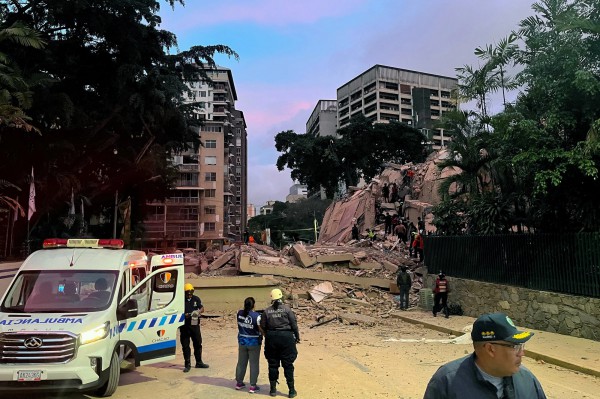 Động đất làm rung chuyển Venezuela, kích hoạt cảnh báo sóng thần