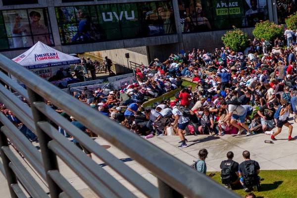 Đồng minh của Tổng thống Trump bị bắn chết giữa sự kiện đông người