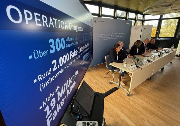 Đức bắt 18 người trong 3 đường dây gian lận thẻ tín dụng toàn cầu