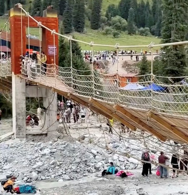 Đứt cáp cầu treo, 29 người thương vong tại khu tham quan ở Trung Quốc Đứt cáp cầu treo, 29 người thương vong tại khu tham quan ở Trung Quốc