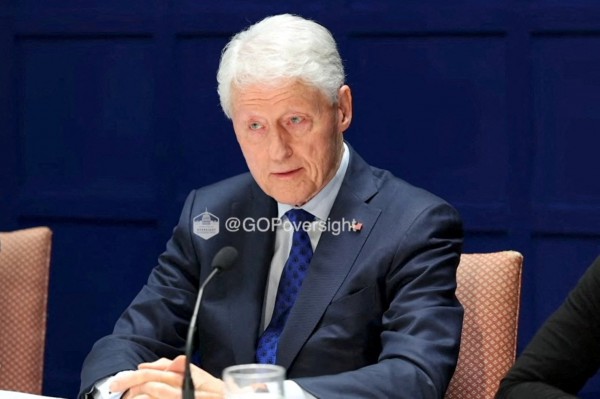 Ông Clinton nói ông Trump từng nhắc đến 'thời gian vui vẻ' với tội phạm Epstein Ông Clinton nói ông Trump từng nhắc đến 'thời gian vui vẻ' với tội phạm Epstein