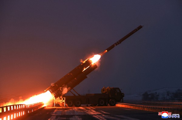 Ông Kim Jong-un thị sát tập trận tên lửa hành trình chiến lược Ông Kim Jong-un thị sát tập trận tên lửa hành trình chiến lược