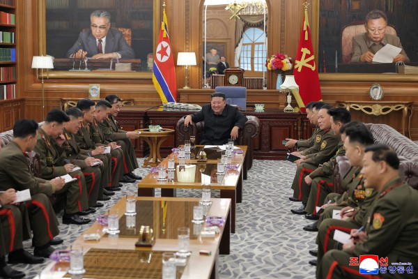 Ông Kim Jong-un tuyên bố quân đội Triều Tiên 'mạnh nhất thế giới' Ông Kim Jong-un tuyên bố quân đội Triều Tiên 'mạnh nhất thế giới'