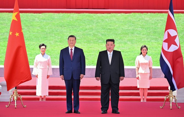 Ông Kim đích thân đón ông Tập, Bắc Kinh gửi thông điệp cam kết mạnh mẽ Ông Kim đích thân đón ông Tập, Bắc Kinh gửi thông điệp cam kết mạnh mẽ