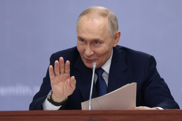 Ông Putin lần đầu lên tiếng về vấn đề Greenland Ông Putin lần đầu lên tiếng về vấn đề Greenland