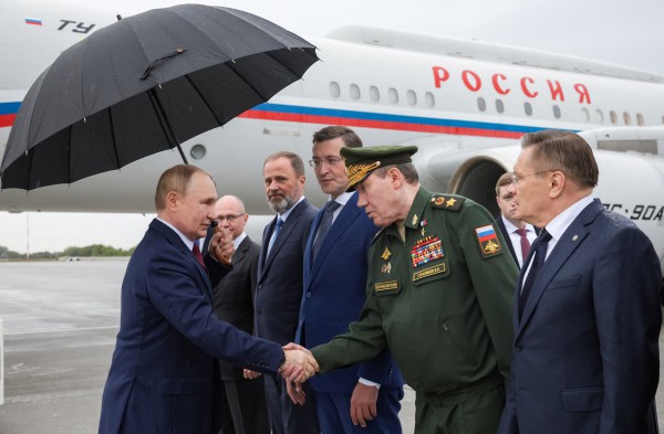 Ông Putin trao Huân chương dũng cảm cho tư lệnh chiến dịch ở Ukraine