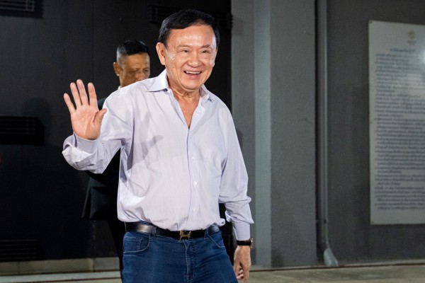 Ông Thaksin giải thích lý do ban đầu định sang Singapore cuối cùng đến Dubai Ông Thaksin giải thích lý do ban đầu định sang Singapore cuối cùng đến Dubai