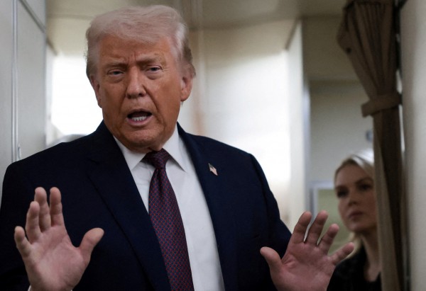 Ông Trump bất ngờ tuyên bố áp thuế 25% đối với hàng nhập khẩu từ Hàn Quốc