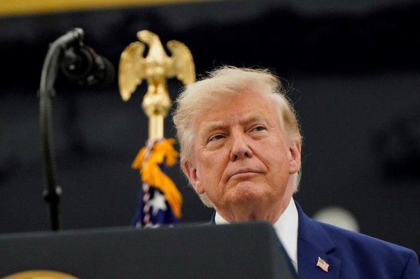 Ông Trump dọa tấn công, Iran nói sẵn sàng phản ứng Ông Trump dọa tấn công, Iran nói sẵn sàng phản ứng