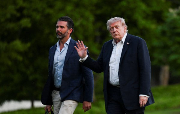 Ông Trump không dự đám cưới con trai vì 'vấn đề Iran' Ông Trump không dự đám cưới con trai vì 'vấn đề Iran'