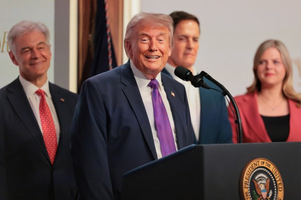 Ông Trump nói Mỹ hoãn đánh Iran theo đề nghị của các đồng minh Ông Trump nói Mỹ hoãn đánh Iran theo đề nghị của các đồng minh