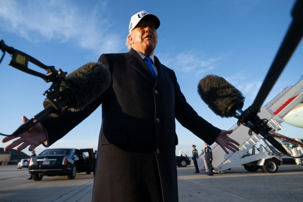 Ông Trump nói Mỹ sắp hộ tống tàu ở eo biển Hormuz, Iran ra điều kiện