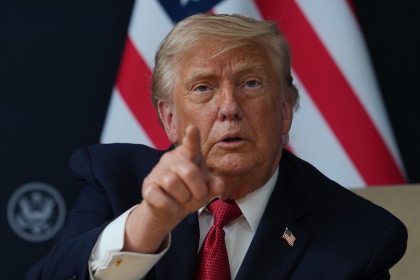 Ông Trump nói Mỹ sẽ thu phí qua eo biển Hormuz nếu đàm phán Iran thất bại