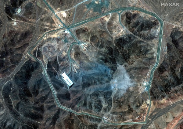 Ông Trump nói chỉ Mỹ và Trung Quốc mới lấy được uranium bị chôn vùi của Iran Ông Trump nói chỉ Mỹ và Trung Quốc mới lấy được uranium bị chôn vùi của Iran