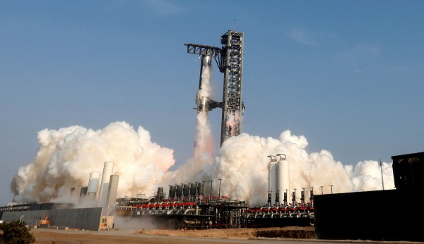 Ông Trump nới lỏng quy định về phóng phi thuyền lên không gian Ông Trump nới lỏng quy định về phóng phi thuyền lên không gian