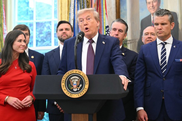 Ông Trump nói lực lượng Mỹ vừa bắn hạ tàu chở ma túy rời Venezuela Ông Trump nói lực lượng Mỹ vừa bắn hạ tàu chở ma túy rời Venezuela