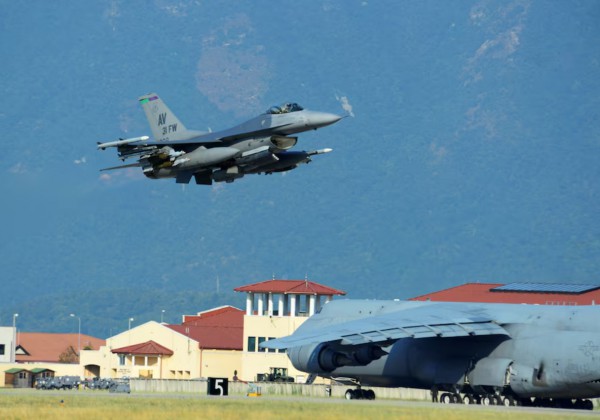 Ý yêu cầu chính phủ Mỹ trả lương cho nhân viên căn cứ Mỹ ở châu Âu Ý yêu cầu chính phủ Mỹ trả lương cho nhân viên căn cứ Mỹ ở châu Âu