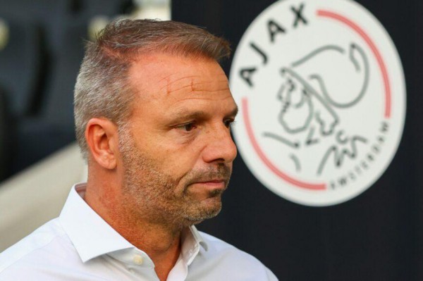 Ajax Amsterdam chia tay HLV trưởng Maurice Steijn