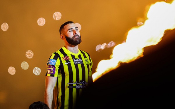 Benzema ra mắt Al Ittihad trong buổi lễ hoành tráng