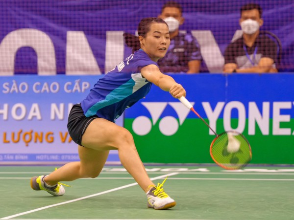 Bốn tay vợt nữ Việt Nam bùng nổ vào tứ kết cầu lông Việt Nam mở rộng
