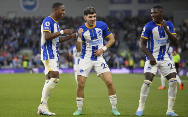 Brighton chia điểm trên sân nhà với Man City